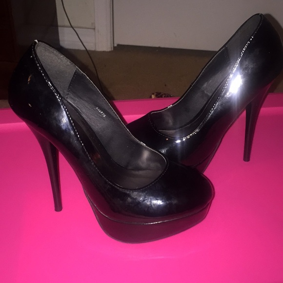 Heels..! - Picture 2 of 2